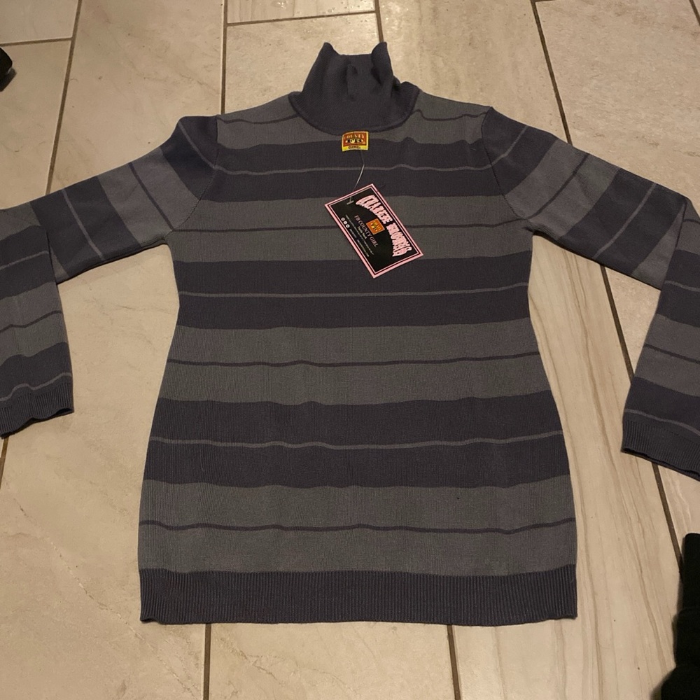 FB county charlie brown grey turtleneck